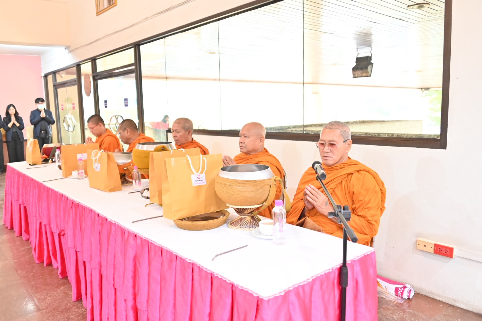 กรมบังคับคดี จัดกิจกรรมทำบุญตักบาตร ประจำเดือนมกราคม 2569